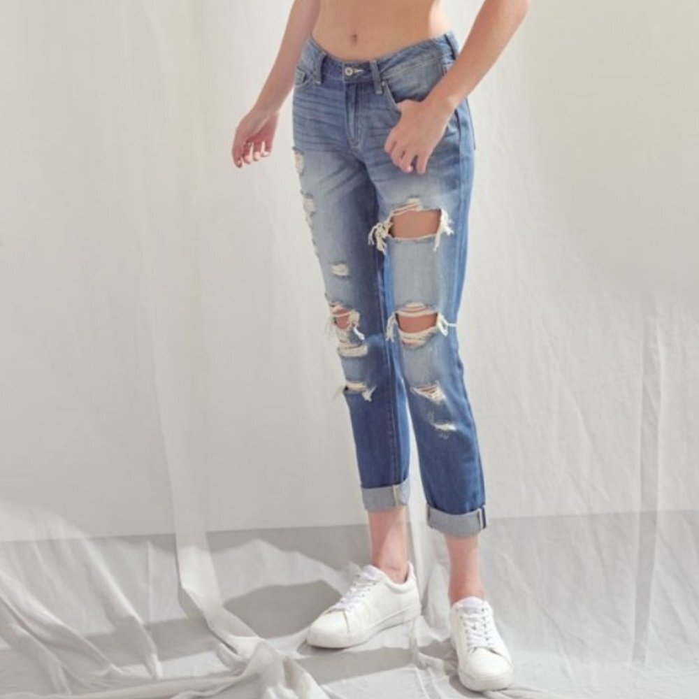 2/$14 KanCan Distressed Boyfriend Fit Mid Rise Jeans 28